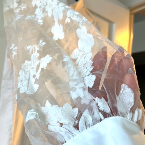 Stunning white blouse - Picture 2 of 4